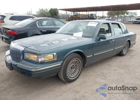 1996 Lincoln Town Car Executive z USA, uszkodzony, nr VIN 1LNLM81W6TY722447